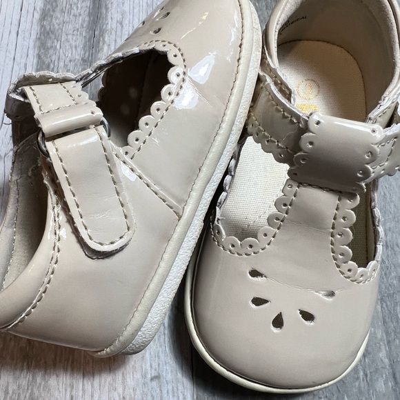 Angel Patent Ivory Sz 3 - Picture 3 of 3